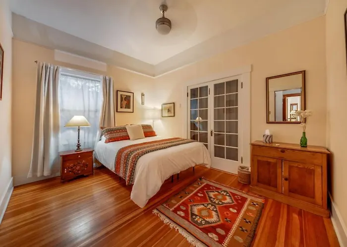 Historic Craftsman, 2 Bedroom 1 Ba, Close To U Of A