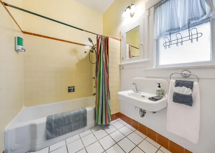 Historic Craftsman, 2 Bedroom 1 Ba, Close To U Of A *